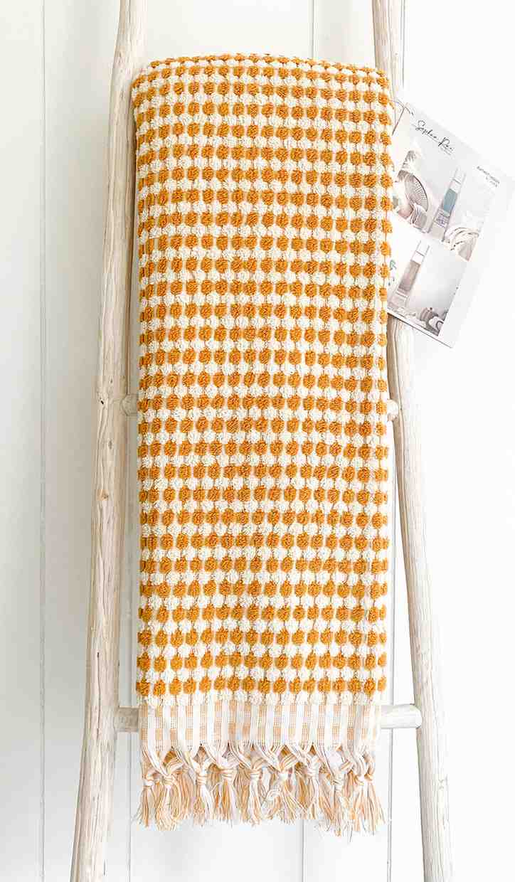 Pom Pom Bath Towel Set