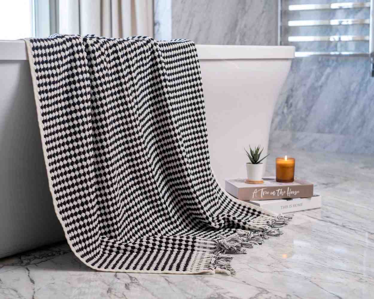 Pom Pom Bath Towel Set